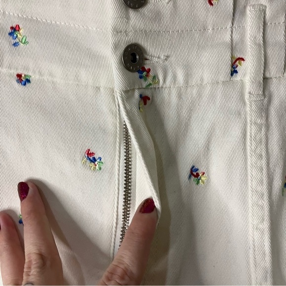 Something Navy Sylvia High Waisted Floral Embroidered Tie Ankle Jeans in White - Picture 5 of 12